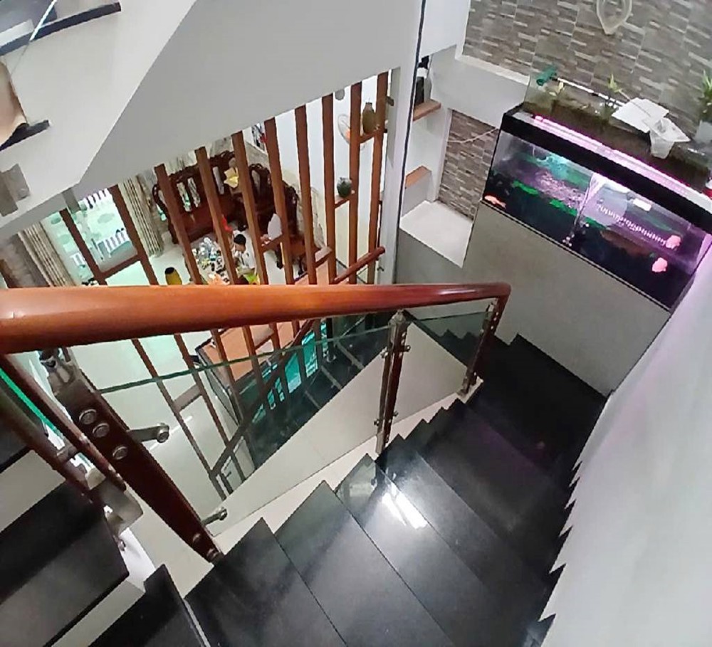 Bán nhà ngay ĐH Công Thương, Phước Long B, 95m2 x 3 Tầng