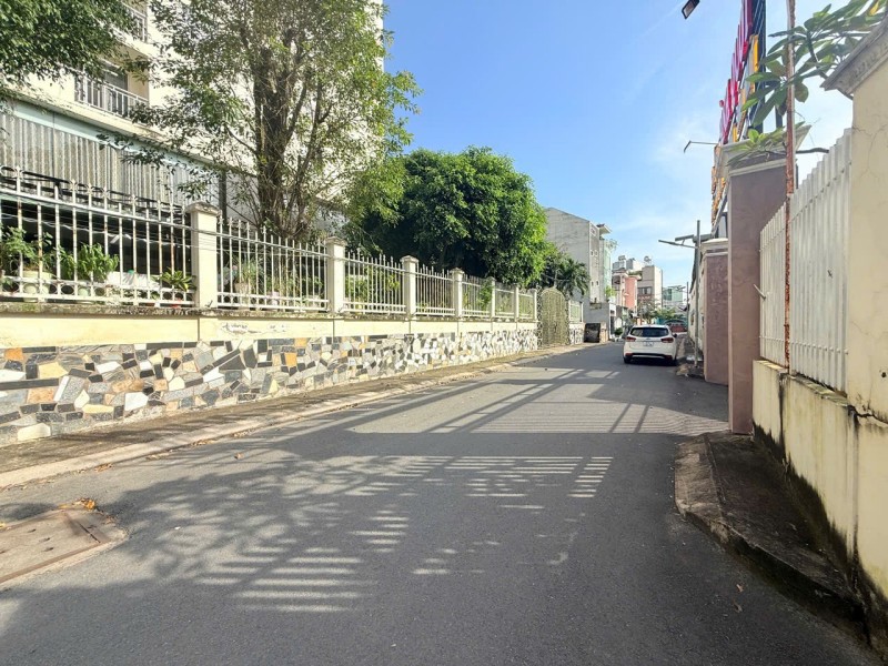 Bán nhà hẻm xe hơi đường Số 26 Linh Đông, Thủ Đức, TP HCM. DT 532m2, 19 phòng CHDV, giá 15.7 tỷ