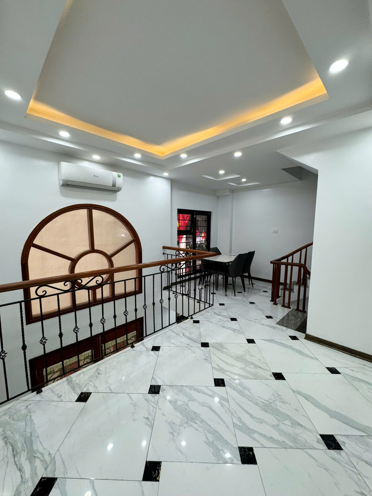 BÁN NHÀ NGỌC LÂM – FULL NỘI THẤT – 30M² – 6 TẦNG – GIÁ 8.3 TỶ