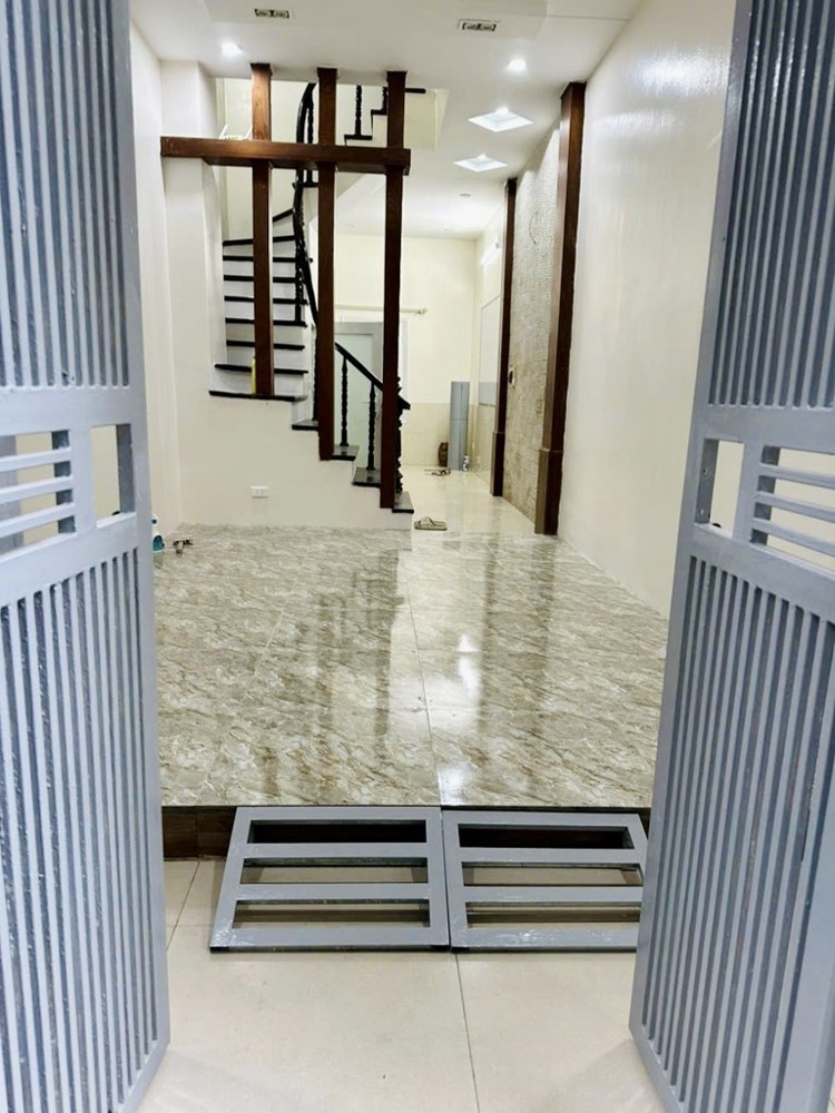 LÔ GÓC CẦU GIẤY CỰC THOÁNG - NHÀ CỰC ĐẸP - THANG MÁY - GẦN PHỐ - KINH DOANH _38/41M2