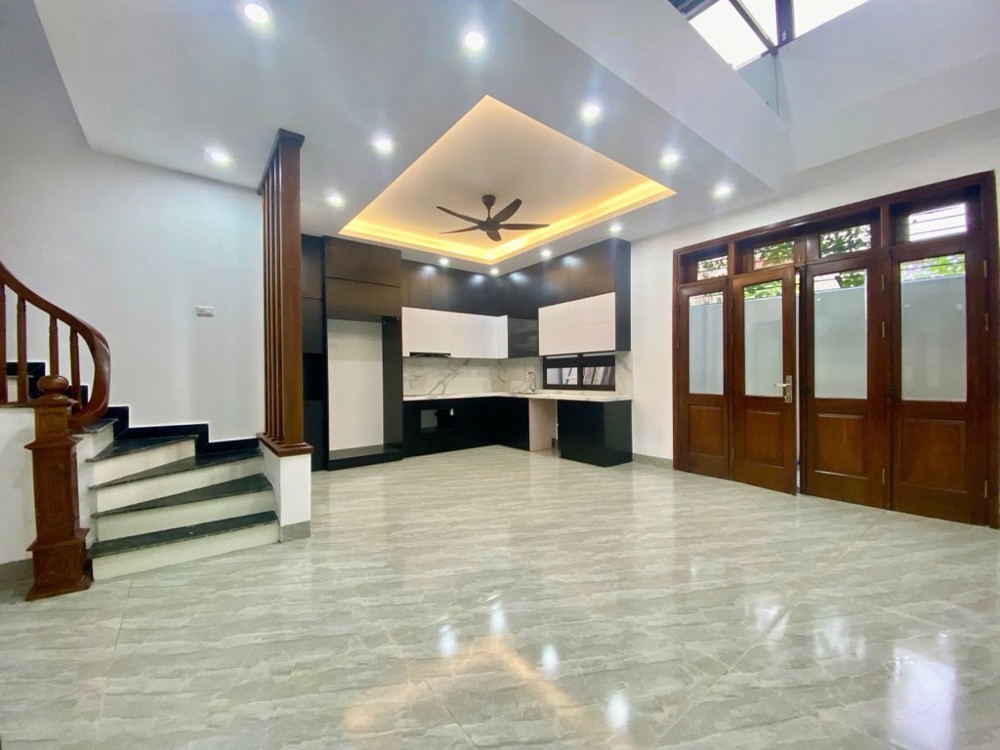 Bán nhà Ngọc Lâm 60m x 6T thang máy full nội thất ở luôn, gần phố. LH 0936123469