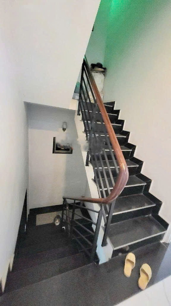 Nhà 1 lầu, sân thượng đúc oto đậu sát nhà hẻm 84 Cao Lỗ P.Chánh Hưng P4Q8