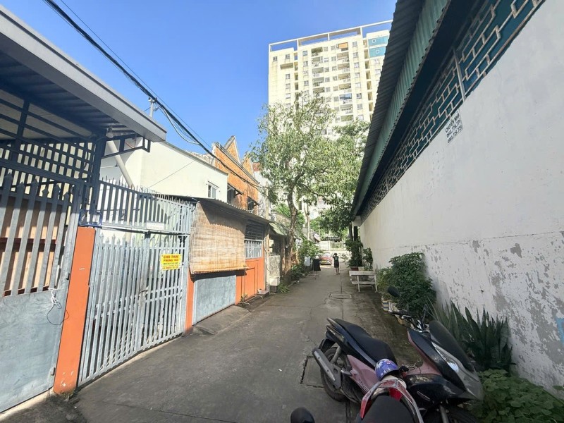 Bán nhà hẻm xe hơi đường Số 26 Linh Đông, Thủ Đức, TP HCM. DT 532m2, 19 phòng CHDV, giá 15.7 tỷ