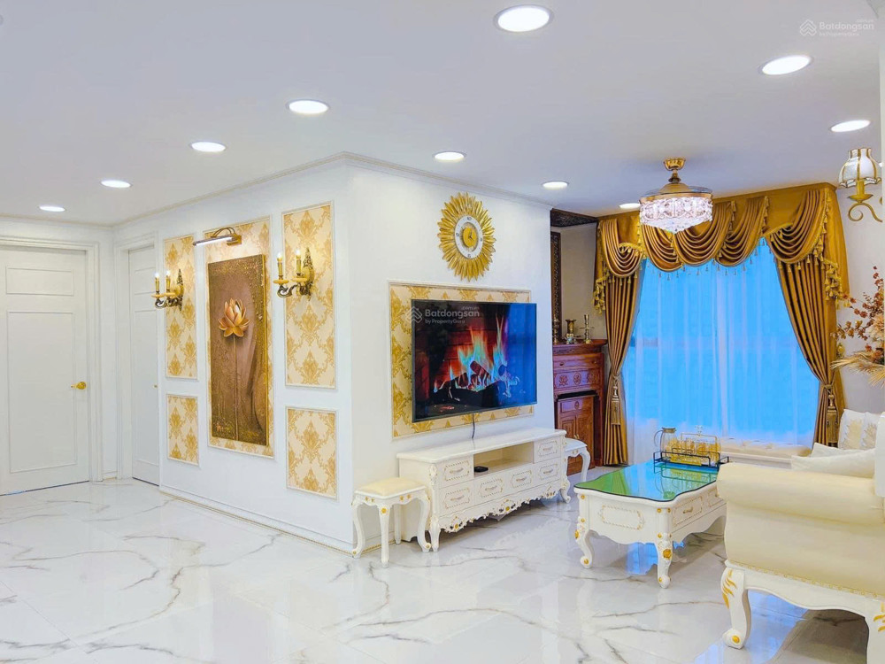 Chung cư VNT tầng cao đẹp, 3 mặt thoáng, nội thất full đồ nhập khẩu, phong cách Tây Âu mới xây