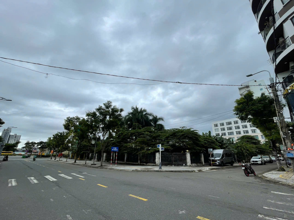 Cho thuê mặt bằng đường mai hắc đế đà nẵng 2 mặt tiền vị trí chợ đêm cầu rồng