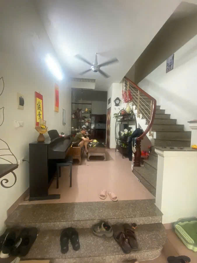 Bán nhà phân lô Ngọc Thụy – Long Biên. Diện tích 55m², 4 tầng, mặt tiền 4m, ô tô tránh, có ô chờ