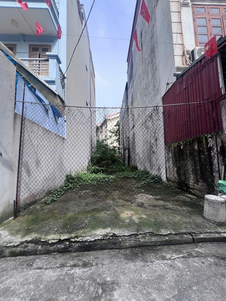 Bán đất Tư Đình , 96m. Đất nở hậu, ô tô vào tận đất . Đất thoáng, gần Aeon, cầu THĐ, chung cư. Tiện