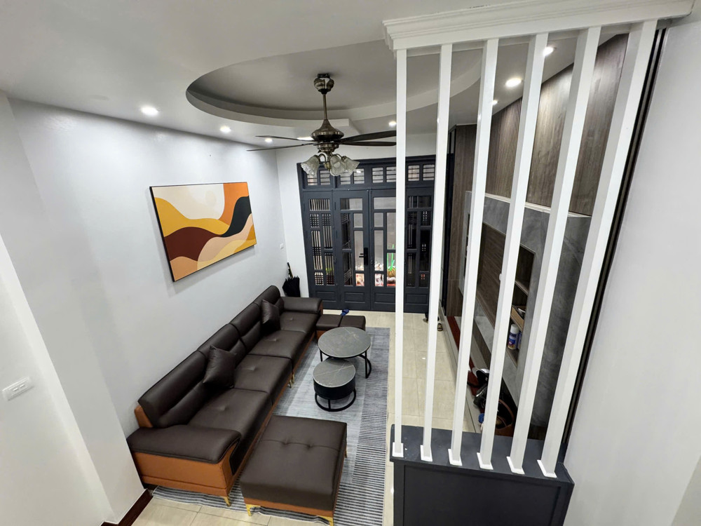 Bán nhà Bồ Đề, Long Biên. Diện tích 40m², xây 5 tầng, mặt tiền 3.5m, có 5 phòng ngủ, 7 vệ sinh, giá