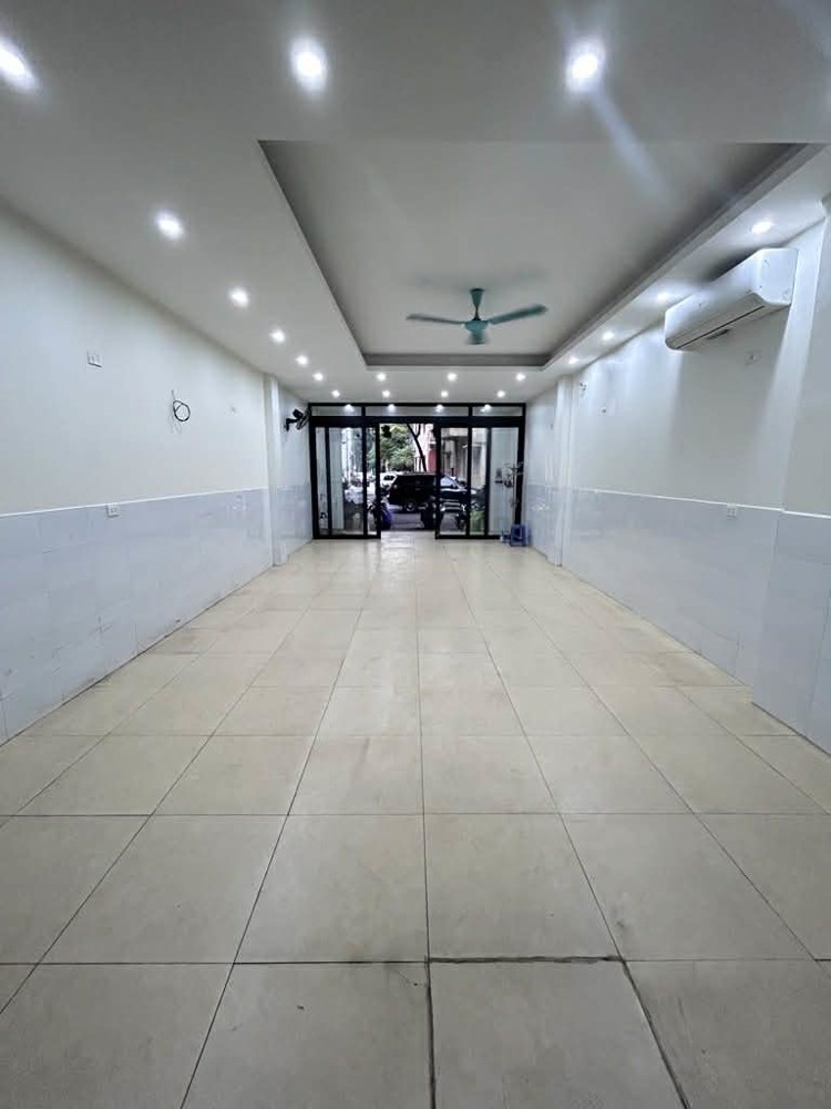 nhà đẹp Ngọc Lâm, 70m x 5 tầng, kinh doanh, vỉa hè, ôtô tránh