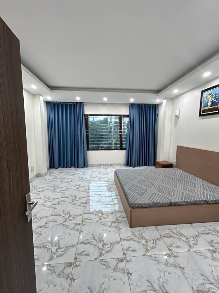 nhà đẹp Ngọc Lâm, 70m x 5 tầng, kinh doanh, vỉa hè, ôtô tránh