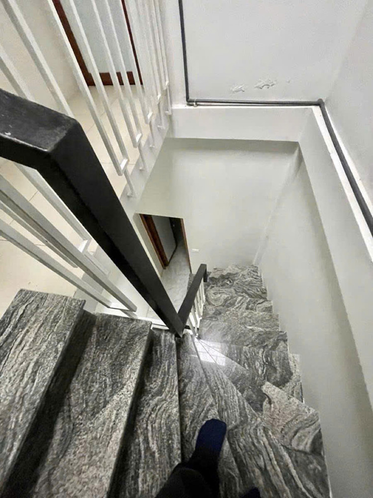 MẶT NGÕ KINH DOANH TẤP NẬP - Ô TÔ RA VÀO THOẢI MÁI - TRUNG TÂM ĐỐNG ĐA