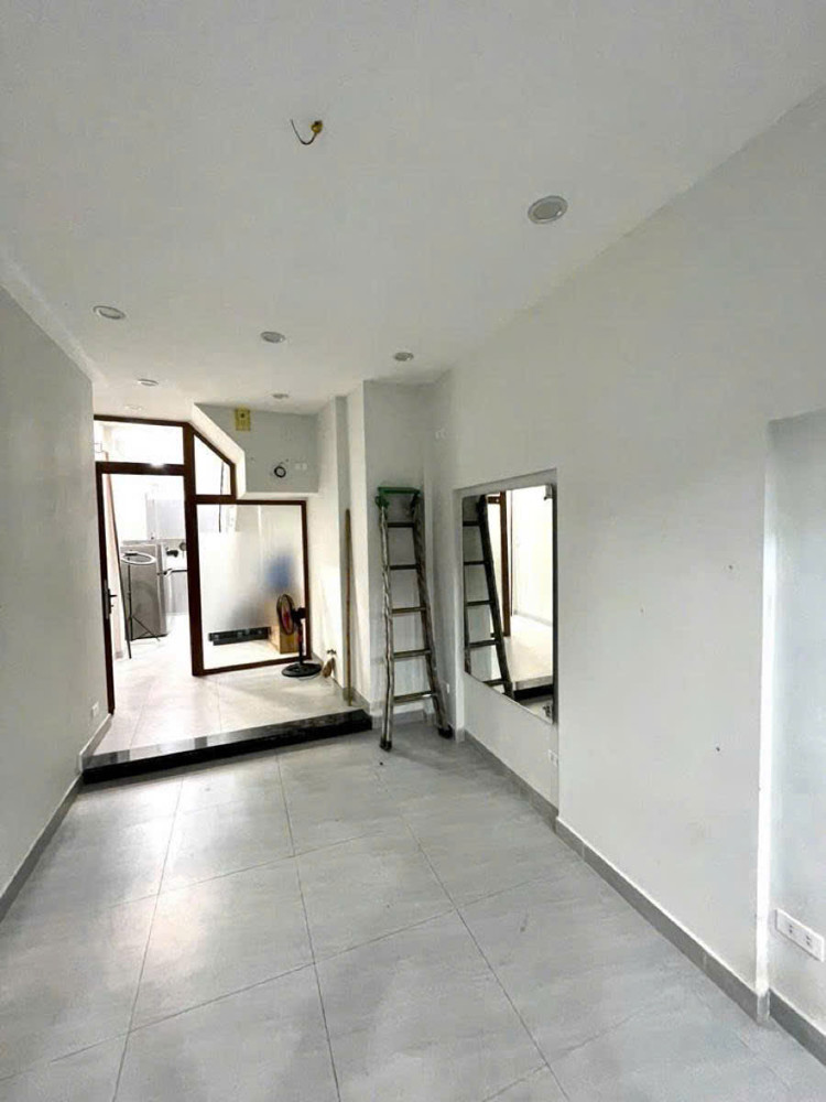 MẶT NGÕ KINH DOANH TẤP NẬP - Ô TÔ RA VÀO THOẢI MÁI - TRUNG TÂM ĐỐNG ĐA