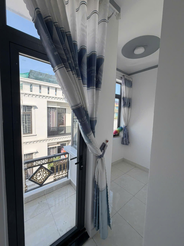 Bán nhà 3 Tầng P.Trấn Biên,SHR hoàn công,đường 2 xe hơi,kế bên chợ Bửu Long