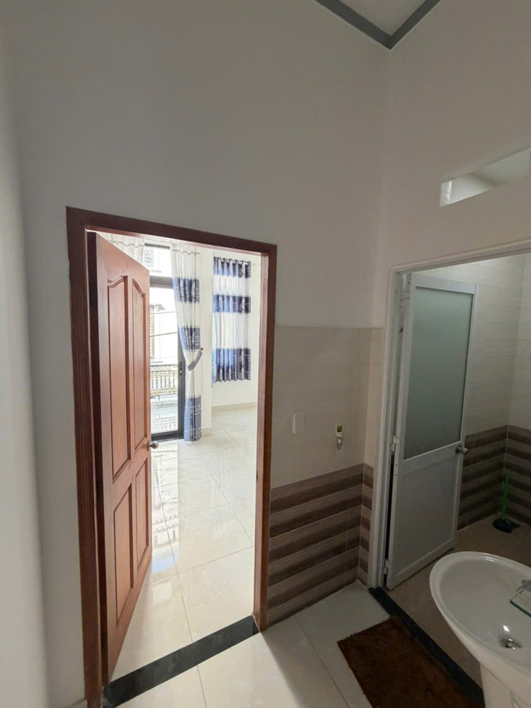 Bán nhà 3 Tầng P.Trấn Biên,SHR hoàn công,đường 2 xe hơi,kế bên chợ Bửu Long