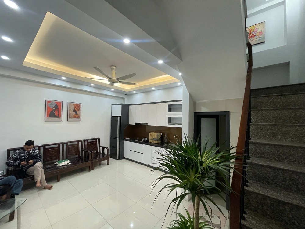 Bán Nhà Tây Sơn 26m2. 5 tầng. mặt tiền 4.8m. giá 7.9 Tỷ Đống Đa Hà Nội