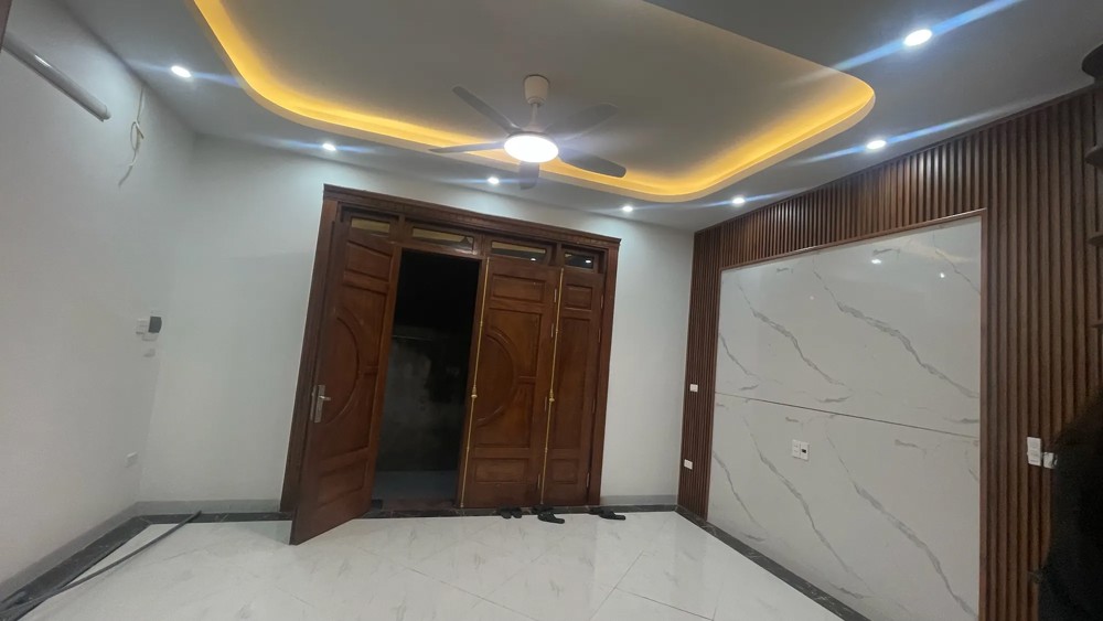 Bán Nhà Minh Khai 34m2. 5 tầng. mặt tiền 5m. giá 8.7 Tỷ Hai Bà Trưng Hà Nội