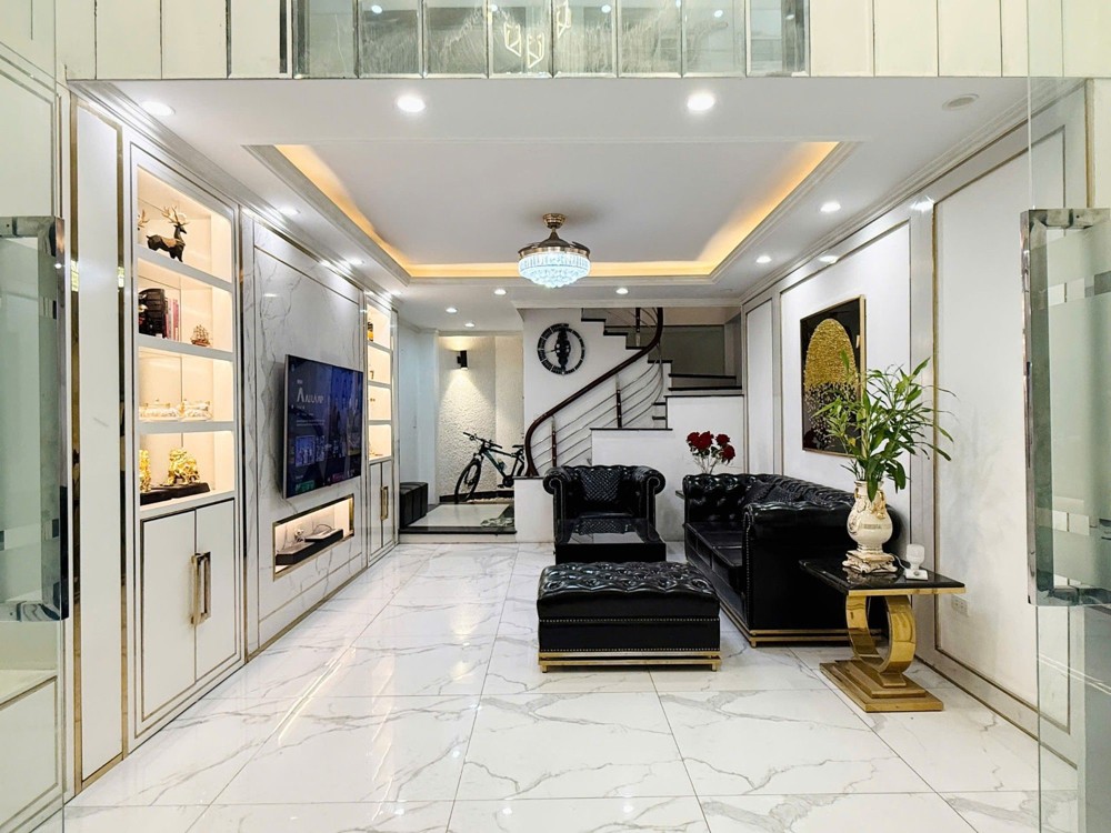 Bán Nhà Giếng Mứt 42/45m2. 6 tầng. mặt tiền 4.1m. giá 13.3 Tỷ Hai Bà Trưng Hà Nội