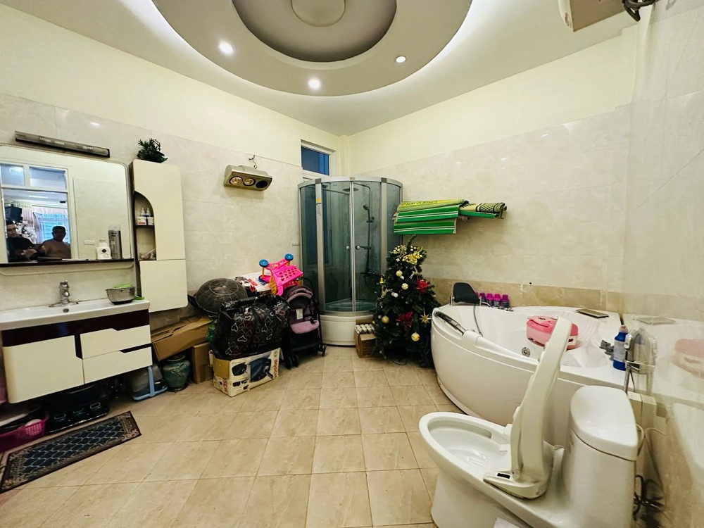 Bán Nhà Trường Chinh 53m2. 5 tầng. mặt tiền 4.3m. giá 14.7 Tỷ Đống Đa Hà Nội