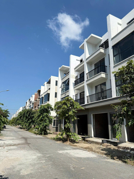 Cần Bán lô O-I.11-41 FLC Tropical City Hạ Long 90m Đối diện vườn hoa và Clubhouse 28 triệu/m²