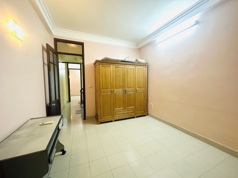 Bán nhà Trung tâm Phường Việt Hưng. 52m x 4T oto tránh, khu phân lô quân đội, dân trí, nhỉnh 12 tỷ