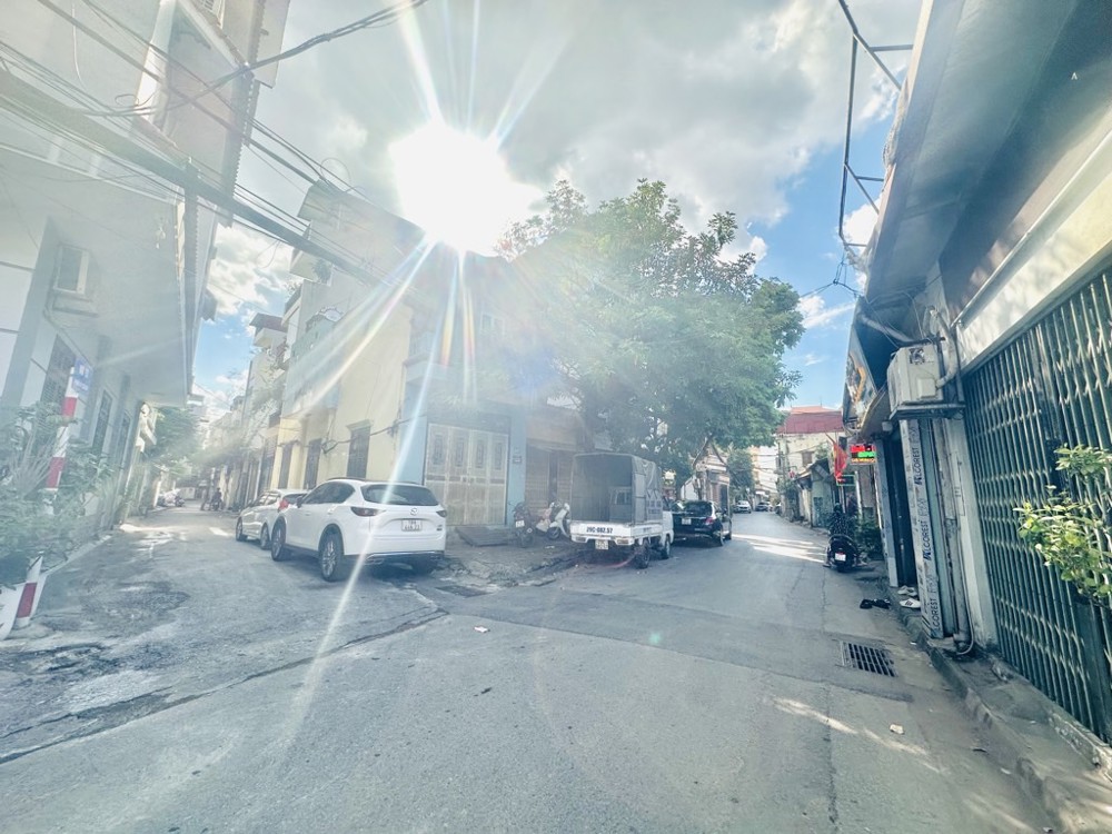 Bán nhà Trung tâm Phường Việt Hưng. 52m x 4T oto tránh, khu phân lô quân đội, dân trí, nhỉnh 12 tỷ