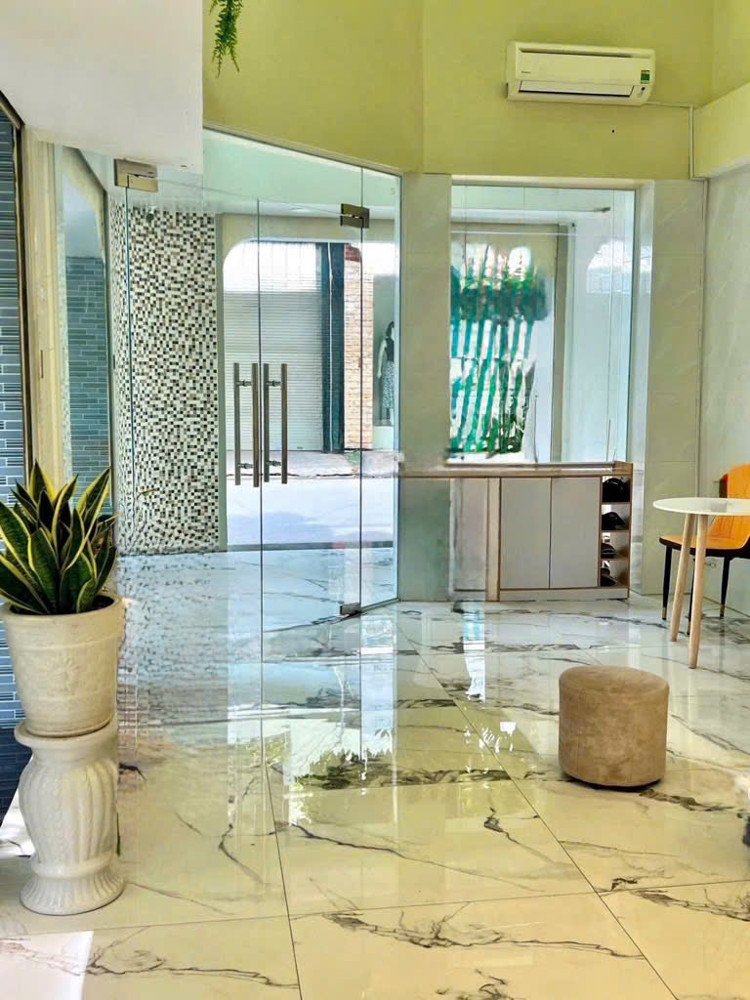 Căn góc 2 mặt tiền đường 15m – P10 Tân Bình – 6 tầng thang máy – nở hậu – sát Lạc Long Quân