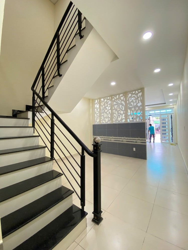 Bán nhà đườngTây Hòa,  Phước Long A, Q9, TP HCM. DT 65m2, 2 tầng, 2PN, SH, giá 6.4 tỷ