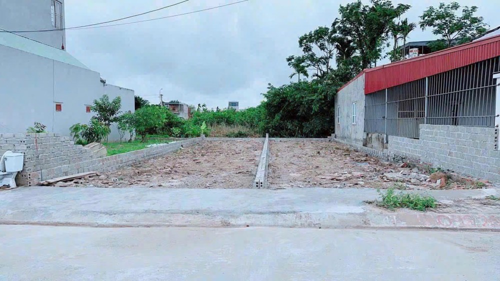 2 lô đẹp – mặt đường 10m giá hiếm chỉ 2.2x tỷ  ZALO 0567 222 555