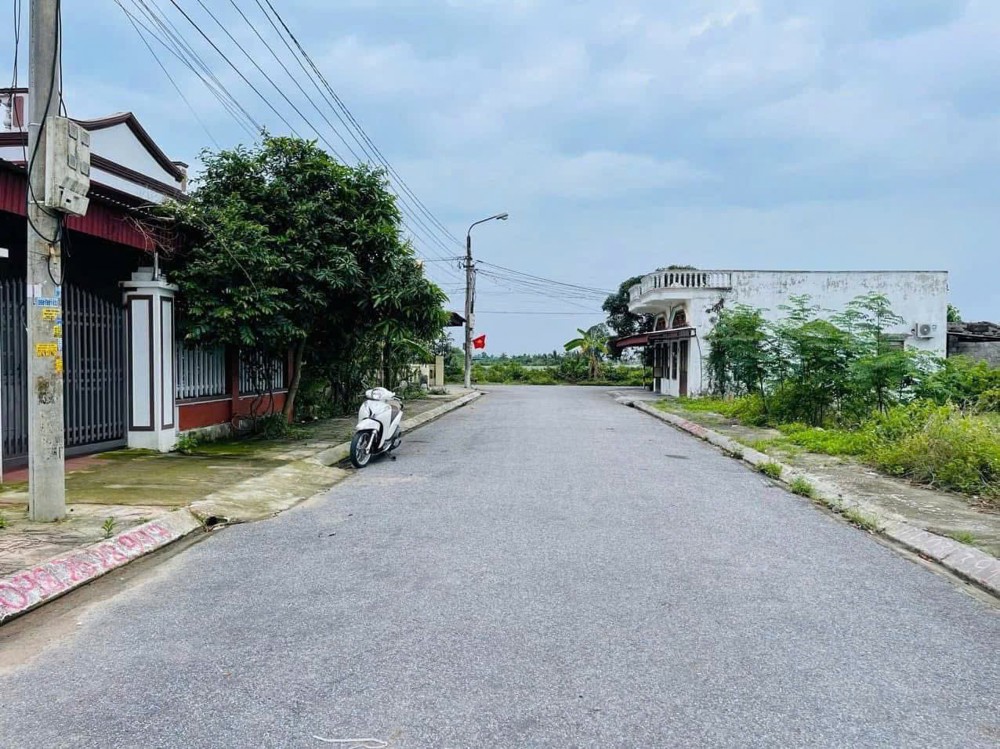 2 lô đẹp – mặt đường 10m giá hiếm chỉ 2.2x tỷ  ZALO 0567 222 555