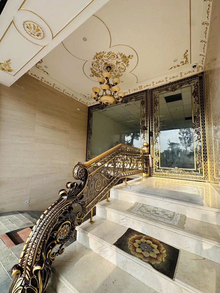 bán nhà mặt phố Cổ Linh, vỉa hè rộng, view vườn hoa, 2 xe container tránh nhau, kinh doanh văn phòng