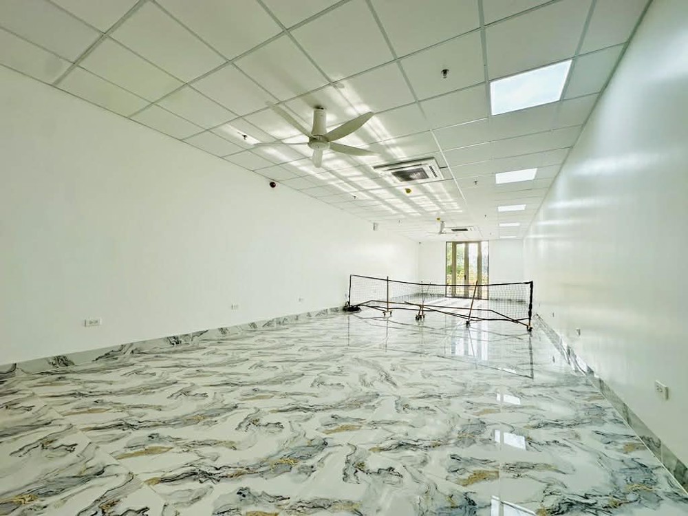 bán nhà mặt phố Cổ Linh, vỉa hè rộng, view vườn hoa, 2 xe container tránh nhau, kinh doanh văn phòng