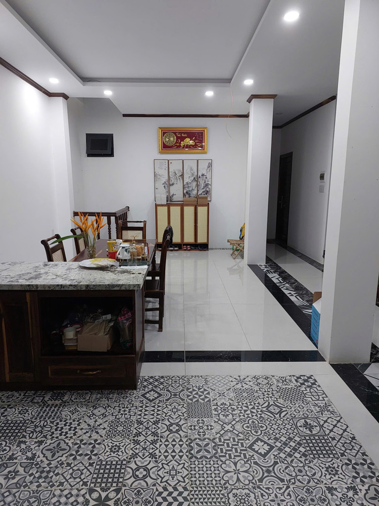 Bán nhà hẻm ô tô Sư Vạn Hạnh cách mặt tiền 1 căn nhà , phường bắc Nha Trang .
Diện tích 140m ngang