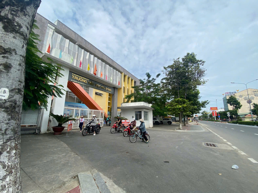 BÁN ĐẤT MẶT TIỀN DĨ AN GIÁ RẺ NGAY TRUNG TÂM HÀNH CHÍNH DĨ AN 150M2 ( 5 X 30 ) GIÁ : 6.8 TỶ