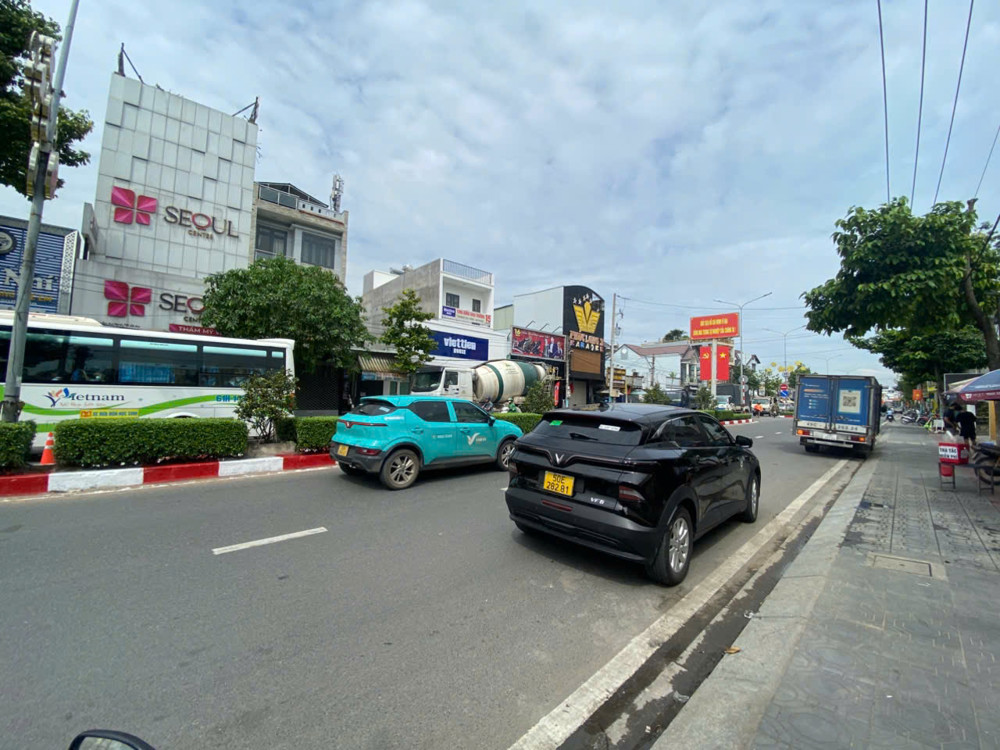 BÁN ĐẤT MẶT TIỀN DĨ AN GIÁ RẺ NGAY TRUNG TÂM HÀNH CHÍNH DĨ AN 150M2 ( 5 X 30 ) GIÁ : 6.8 TỶ