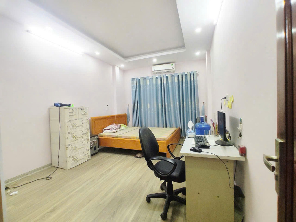 BÁN NHÀ LÔ GÓC 3 MẶT THOÁNG Ô TÔ TRÁNH CÁCH 80M.
NHÀ 5 TẦNG .RA TỚI ĐƯỜNG 32 CHỈ 200M.VÀ  ĐẠI HỌC