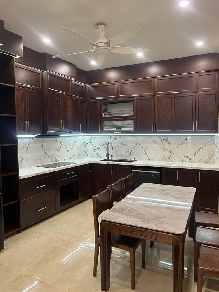 PHÂN LÔ NGÔ GIA TỰ – VỊ TRÍ KINH DOANH – Ô TÔ TRÁNH – VỈA HÈ RỘNG