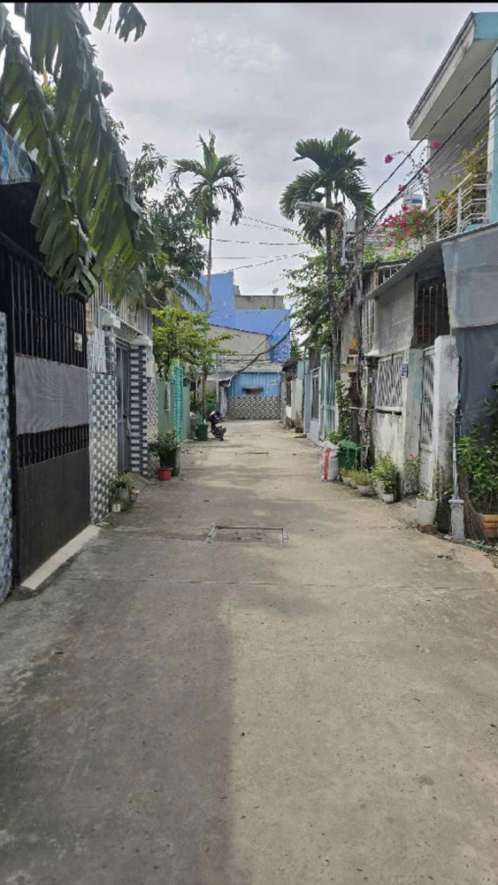 Nhà  Trung Tâm Phường Long Trường, Q9 Hiếm Bán3,85Ty Đường Trước Nhà 6M, Sổ Sẵn Nhà