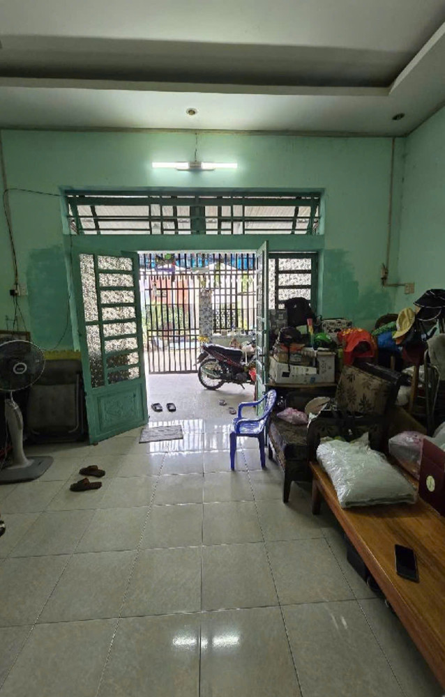 Nhà  Trung Tâm Phường Long Trường, Q9 Hiếm Bán3,85Ty Đường Trước Nhà 6M, Sổ Sẵn Nhà