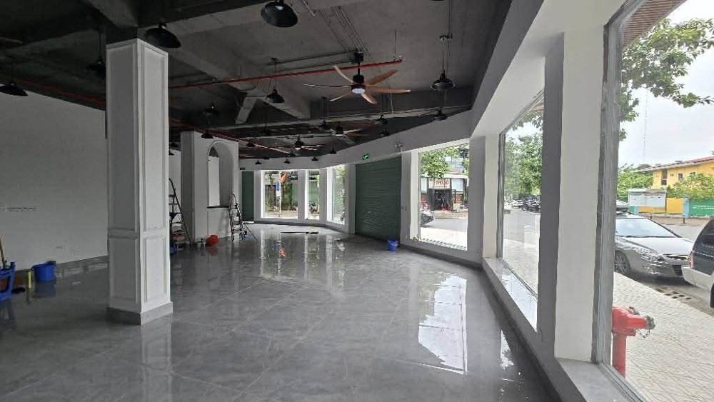 liền kề lô góc Thạch Bàn, 145m x 5 tầng, mặt tiền 22m, vỉa hè rộng, 2 mặt đường 13m