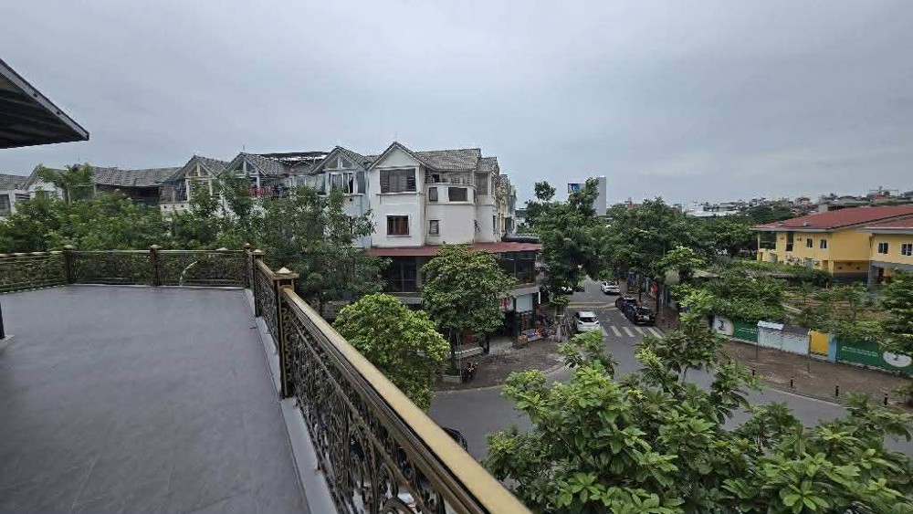 liền kề lô góc Thạch Bàn, 145m x 5 tầng, mặt tiền 22m, vỉa hè rộng, 2 mặt đường 13m