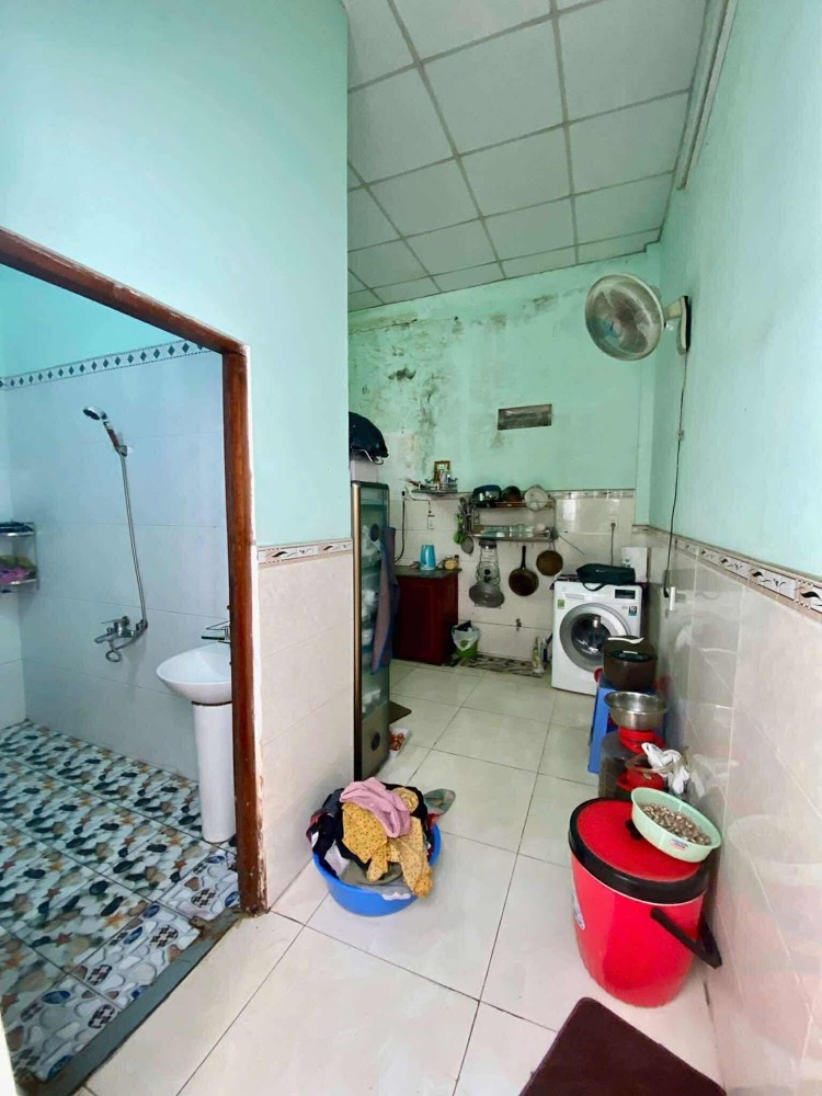 NHÀ CẤP 4 MỚI Ở NGAY SÁT HÃNG BIA HEINEKEN, ĐI BỘ RA SIÊU THỊ METRO - XE HƠI NGỦ NHÀ. HIỆP THÀNH