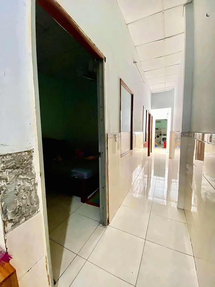 NHÀ CẤP 4 MỚI Ở NGAY SÁT HÃNG BIA HEINEKEN, ĐI BỘ RA SIÊU THỊ METRO - XE HƠI NGỦ NHÀ. HIỆP THÀNH