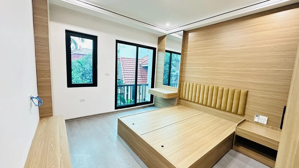 BÁN NHÀ MỚI- ĐẸP DÂN XÂY ĐỘC LÂP 7 TẦNG THANG MÁY Phố Trạm 34 m2 10.5 Tỷ Long Biên Hà Nội