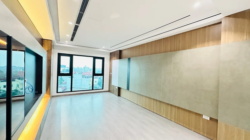 BÁN NHÀ MỚI- ĐẸP DÂN XÂY ĐỘC LÂP 7 TẦNG THANG MÁY Phố Trạm 34 m2 10.5 Tỷ Long Biên Hà Nội