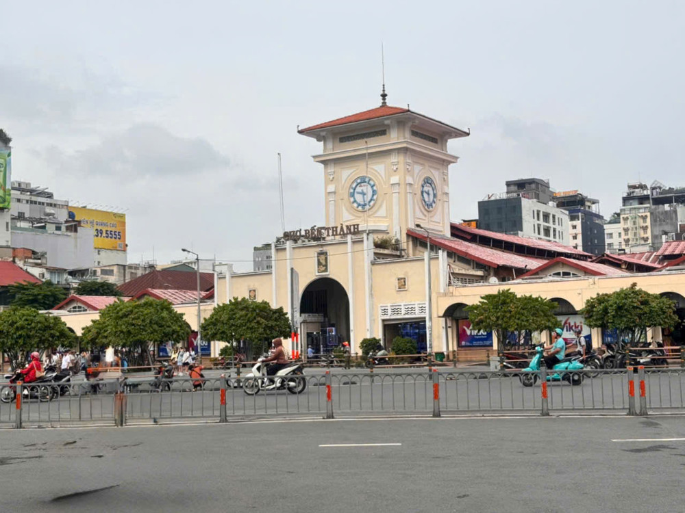 ĐÔN TÔN CHÀO BÁN - BÁN NHÀ MẶT TIỀN Đ.HÀM NGHI, P.NGUYỄN THÁI BÌNH, QUẬN 1 - NGANG 8,2M * 18M