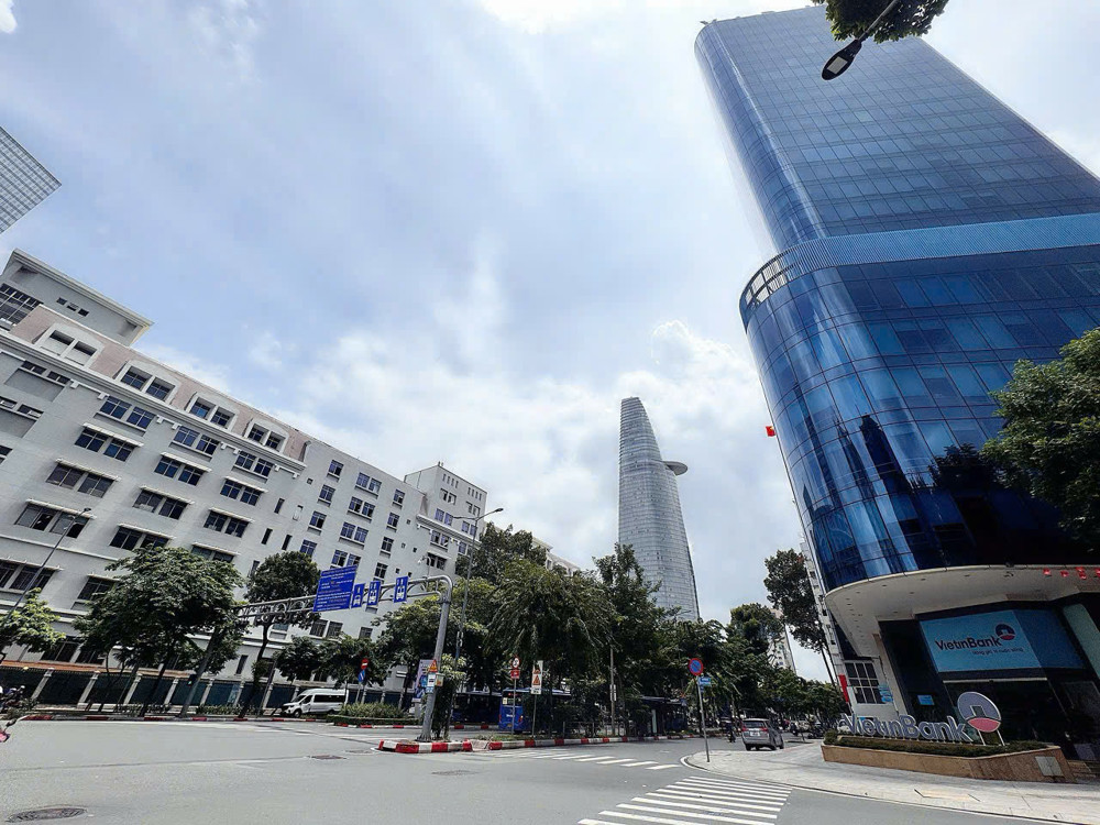 ĐÔN TÔN CHÀO BÁN - BÁN NHÀ MẶT TIỀN Đ.HÀM NGHI, P.NGUYỄN THÁI BÌNH, QUẬN 1 - NGANG 8,2M * 18M