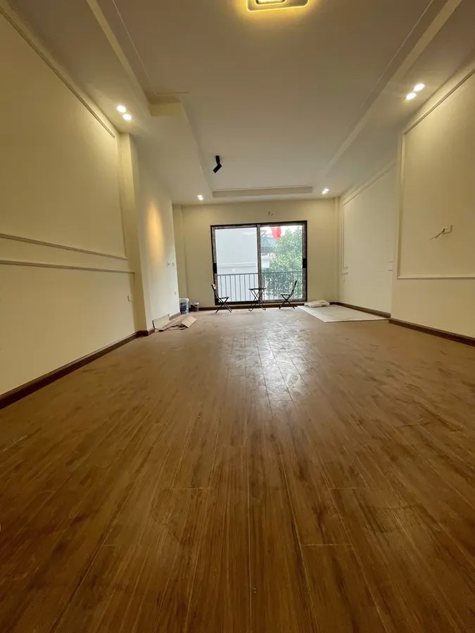 BÁN NHÀ RIỀNG Phố Nguyễn Văn Cừ- Long Biên 44m2 5 tầng 10 tỷ