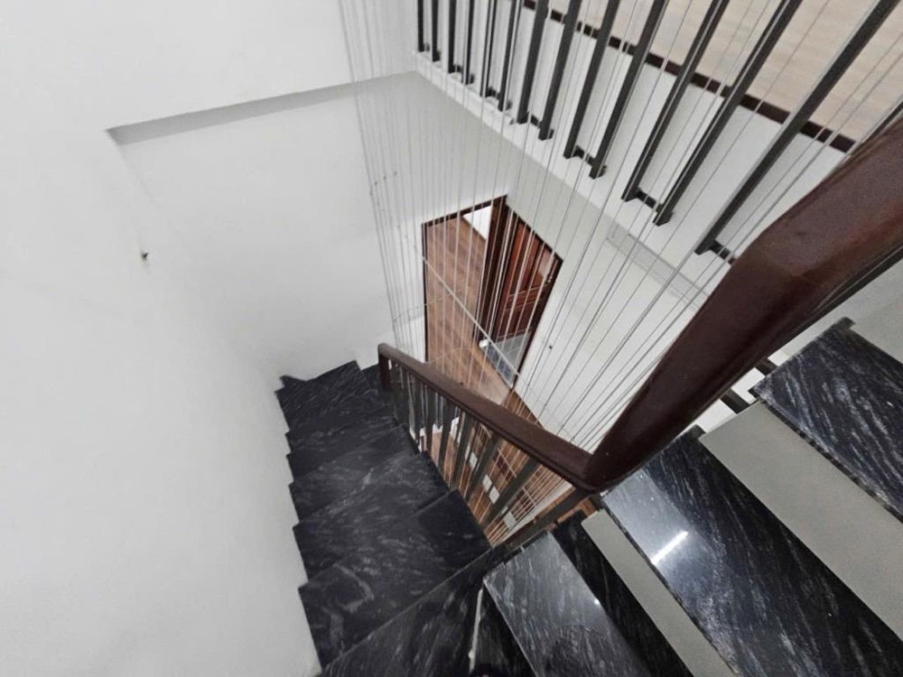 NHỈNH 13 TỶ SỞ HỮU NHÀ ĐẸP CỰC GẦN PHỐ HOÀNG VĂN THÁI, 42M2 X 4 TẦNG