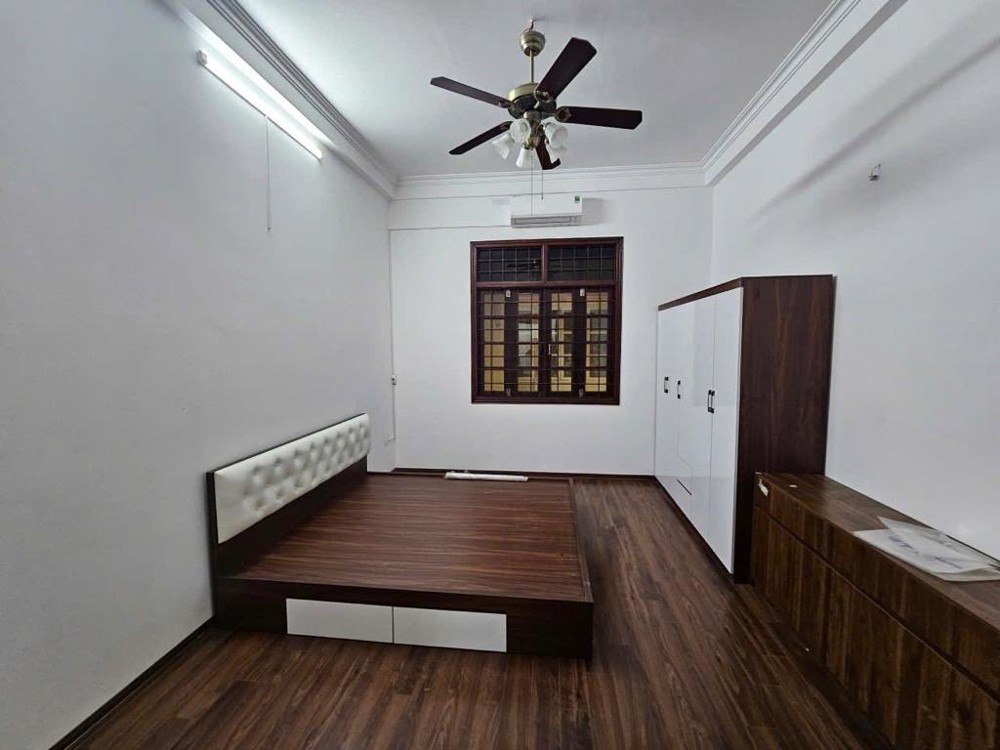 NHỈNH 13 TỶ SỞ HỮU NHÀ ĐẸP CỰC GẦN PHỐ HOÀNG VĂN THÁI, 42M2 X 4 TẦNG