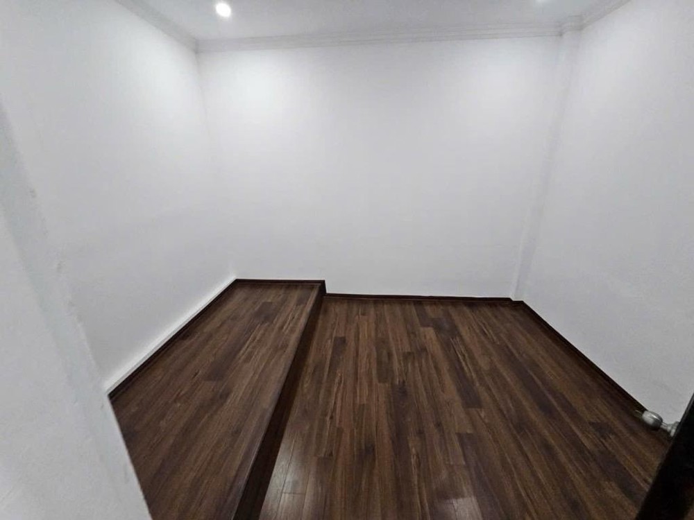 NHỈNH 13 TỶ SỞ HỮU NHÀ ĐẸP CỰC GẦN PHỐ HOÀNG VĂN THÁI, 42M2 X 4 TẦNG